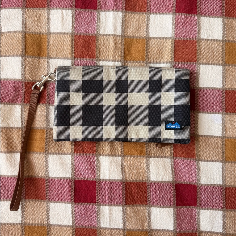 Kavu Black and Cream Checkered Wristlet
